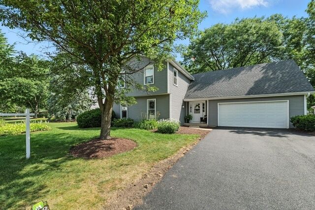 Property Photo: 1168 Banbury Circle IL 60540