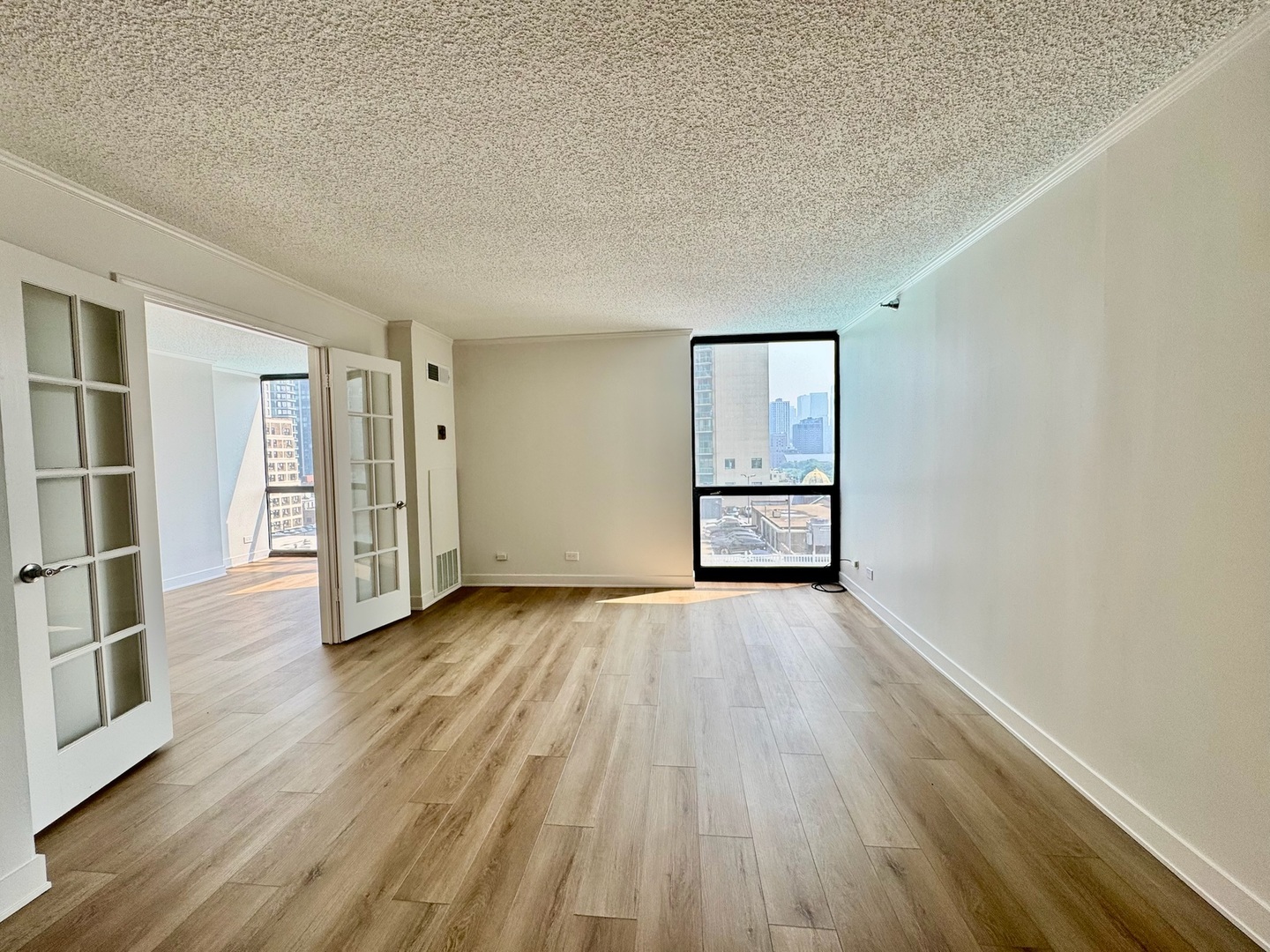 Property Photo: 1122 N Clark Street 1010 IL 60610