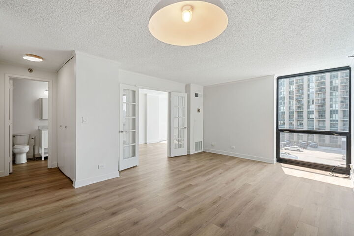 Property Photo: 1122 N Clark Street 1010 IL 60610