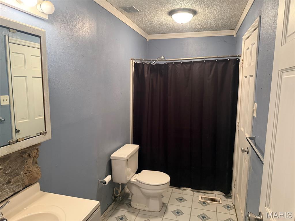Property Photo:  