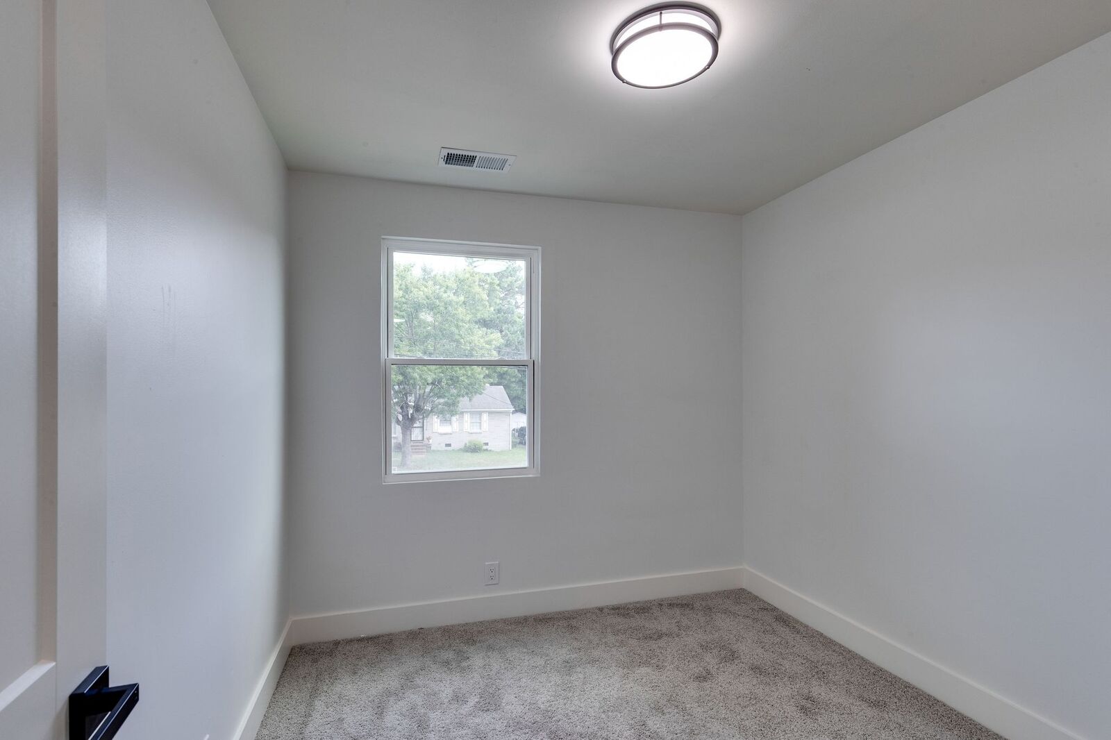 Property Photo: 634 N 5th St TN 37207