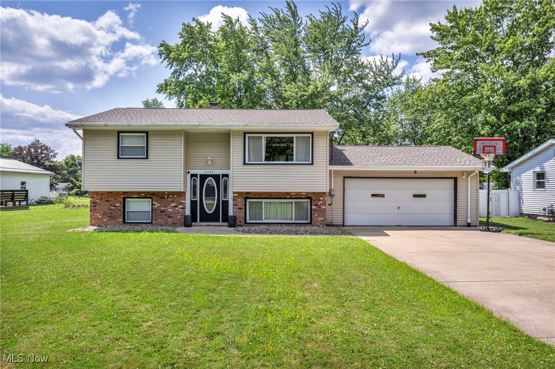 5349 Alva Avenue NW  Warren OH 44483 photo