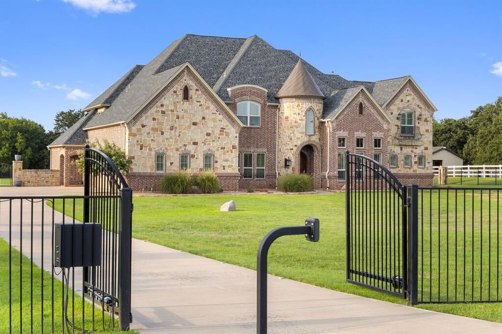 Property Photo:  1311 Appaloosa Circle  TX 76226 