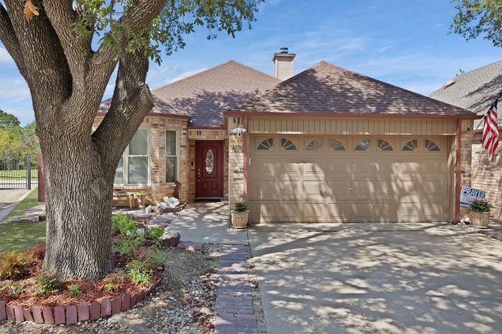 Property Photo:  320 Fairhavens Drive  TX 75050 