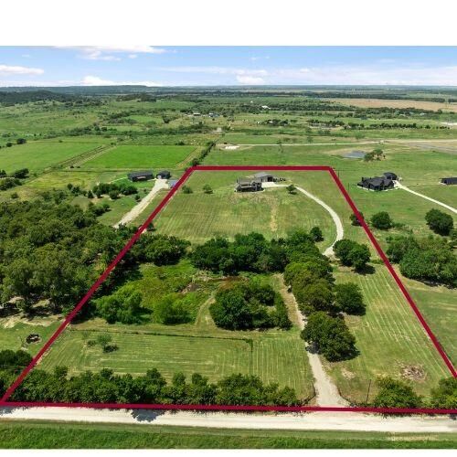 Property Photo: 210 Dollie Road TX 76050