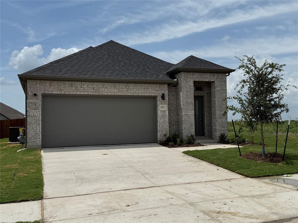 Property Photo: 1021 London Town Lane TX 75071