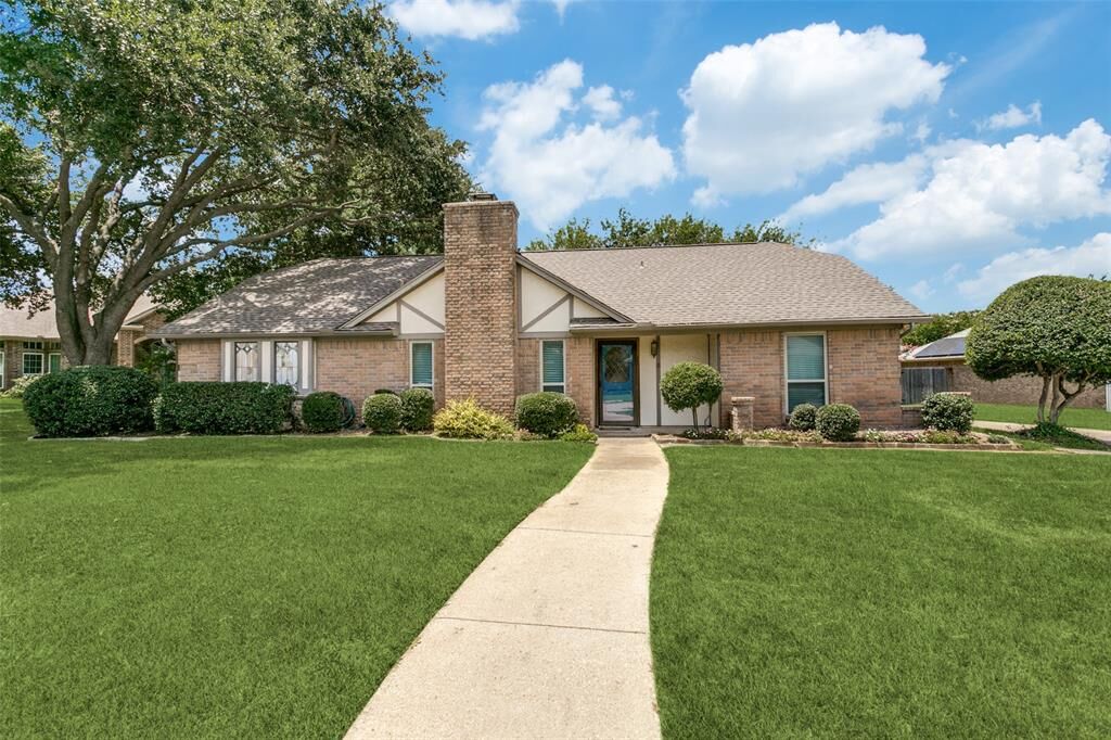 Property Photo:  8 Winding Creek Court  TX 76262 