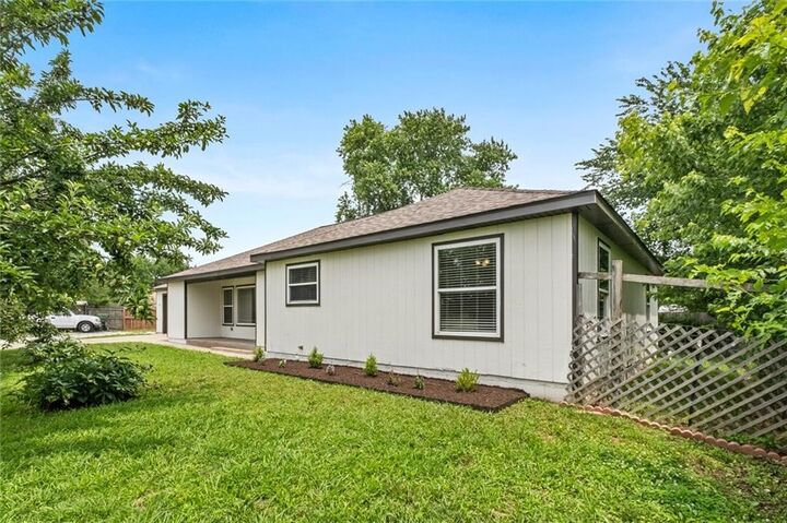 Property Photo: 1409 N Arkansas Street AR 72756