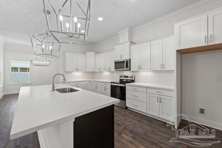 Property Photo:  9993 Parker Lake Cir  FL 32566 