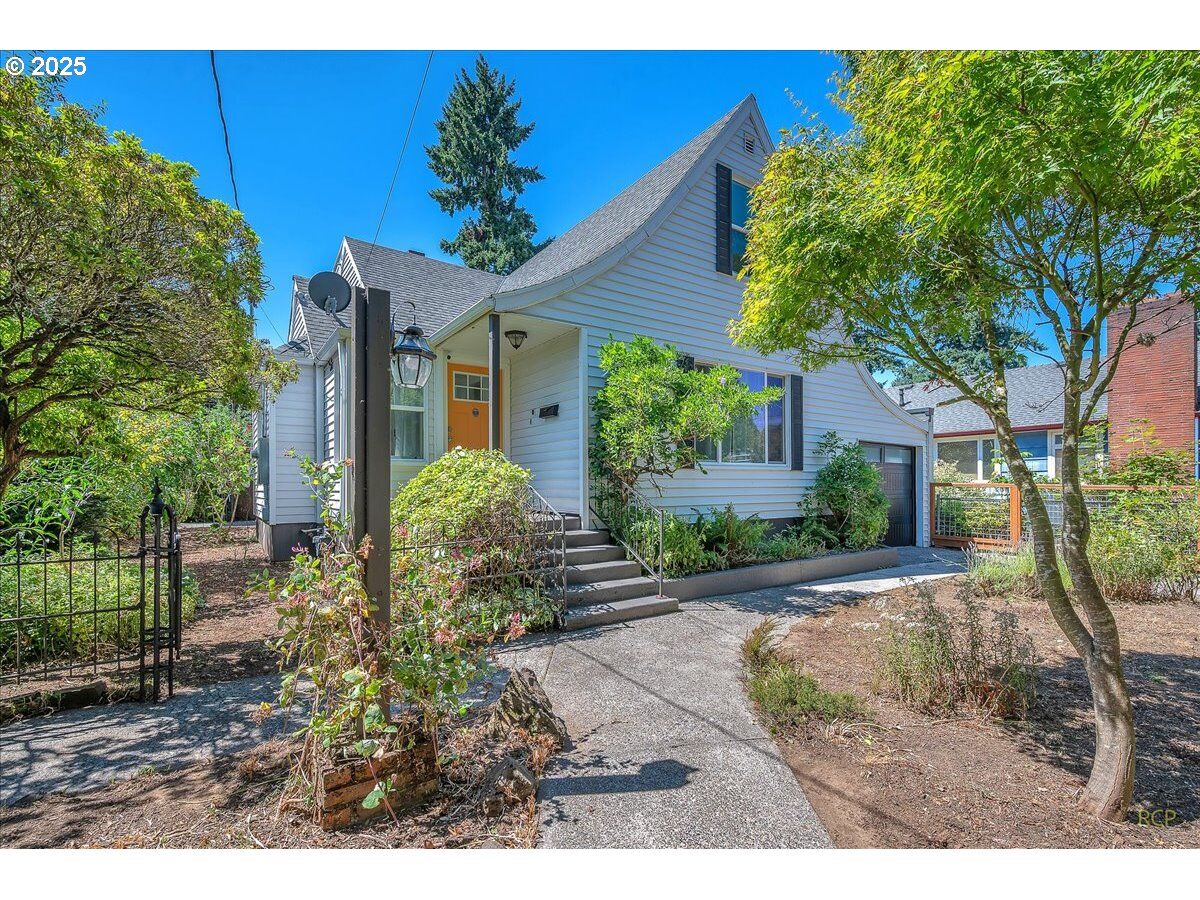 Property Photo: 5264 N Amherst St OR 97203