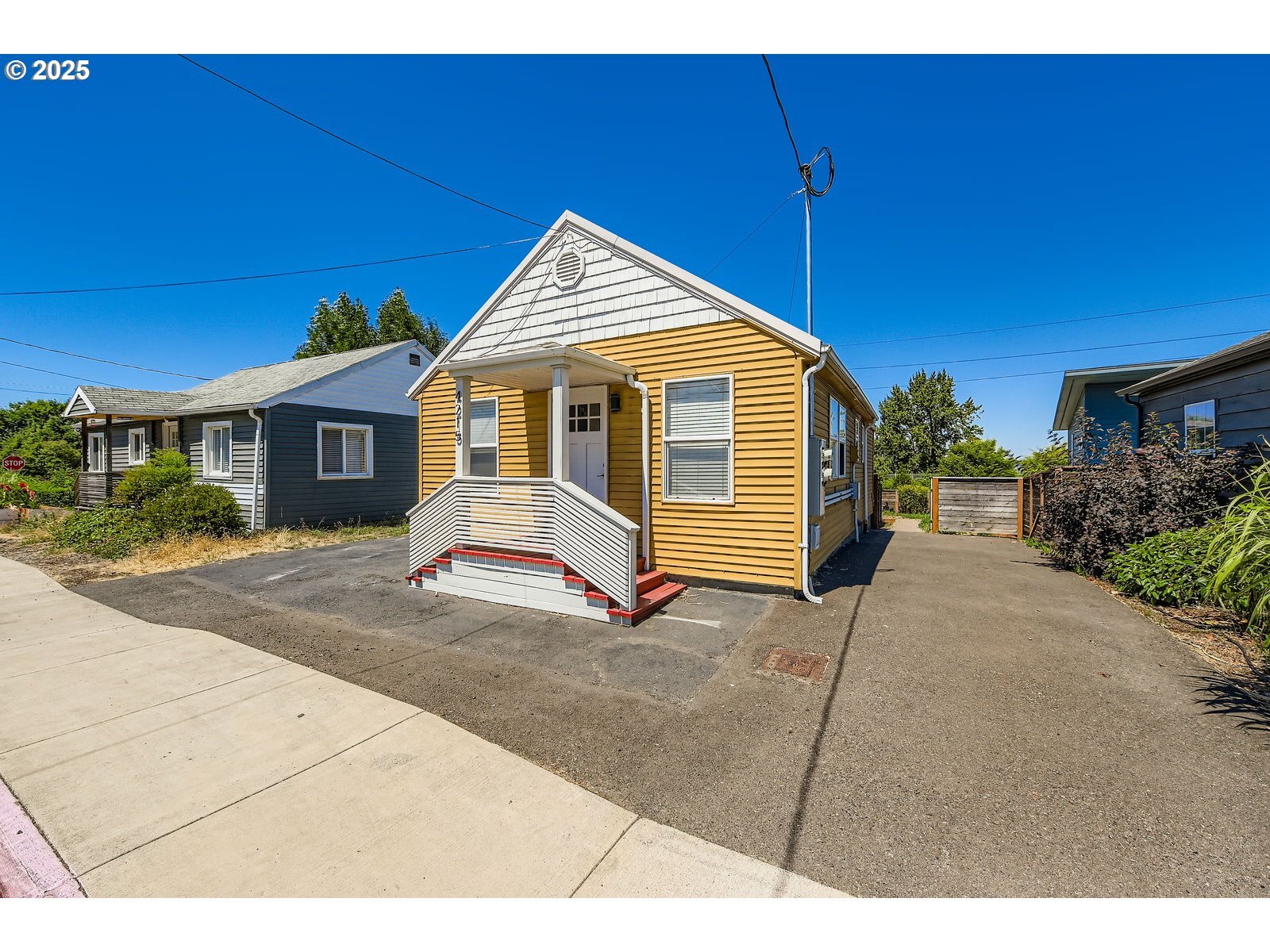 4215 NE Highland Ct  Portland OR 97218 photo
