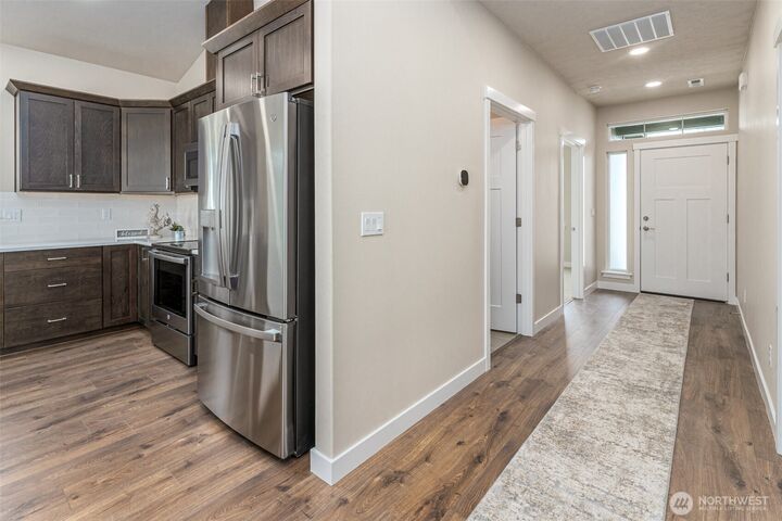 Property Photo:  816 N M Loop Drive SW  WA 98848 