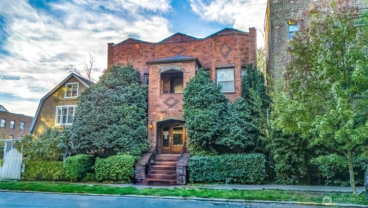 219  Belmont Avenue E  Seattle WA 98102 photo