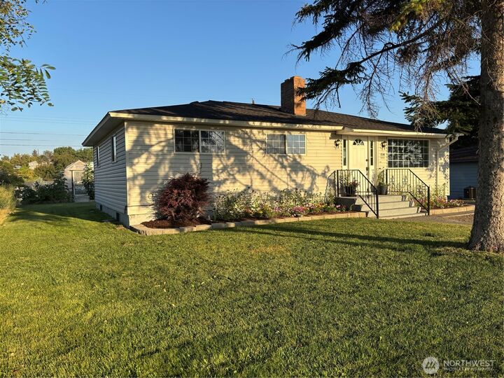 Property Photo: 1534 N Buell Drive WA 98837