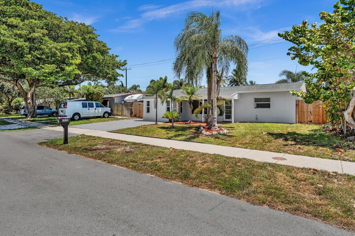 Property Photo:  2920 NE 8th Terrace  FL 33064 