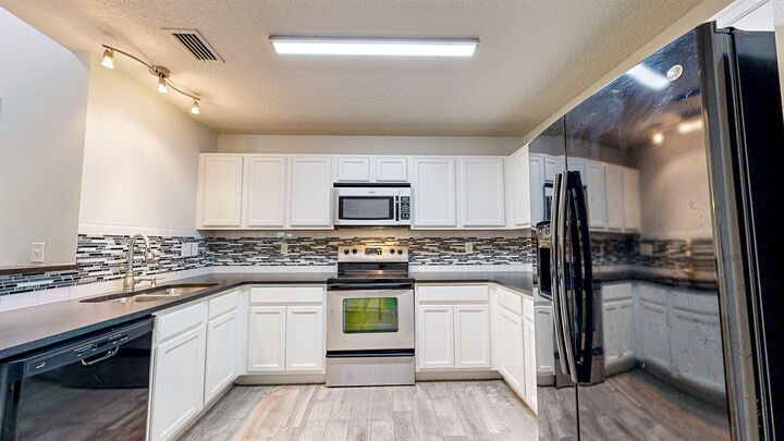 Property Photo: 2724 Golden Lake Loop FL 32084