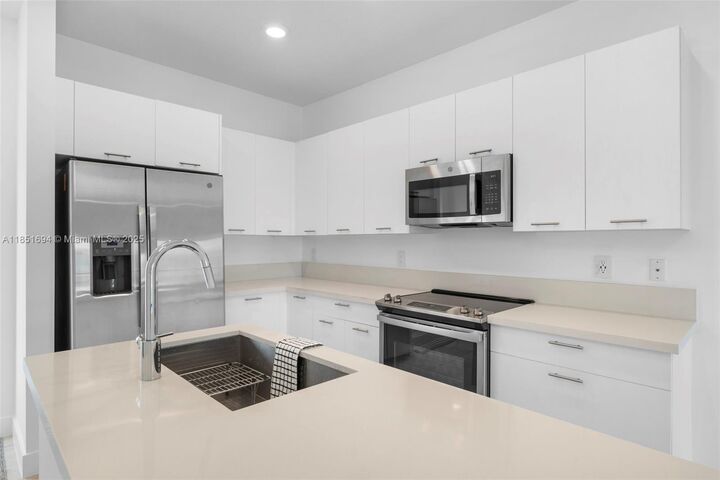 Property Photo: 4636 NW 84th Ave 43 FL 33166
