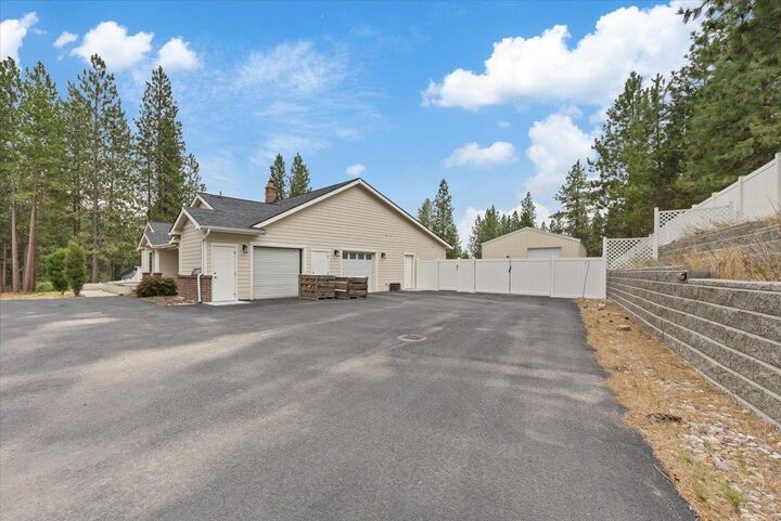 Property Photo: 6282 Bluebird Way WA 99006