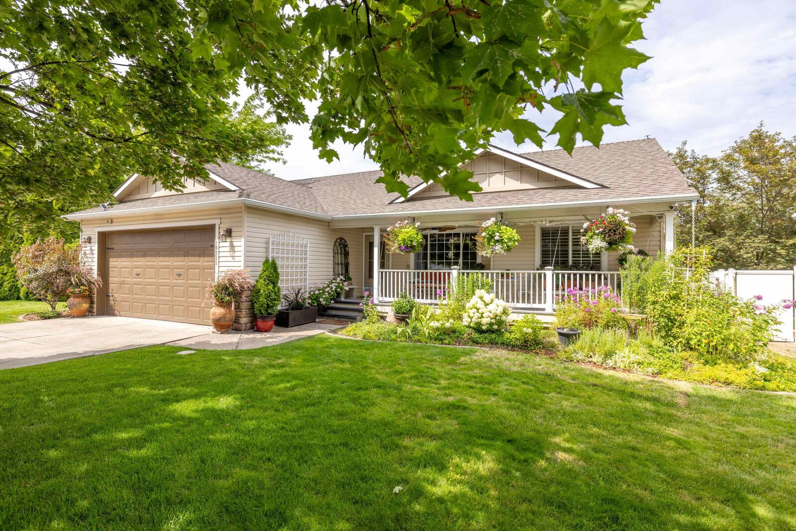 Property Photo: 19511 E Shannon Ave WA 99016
