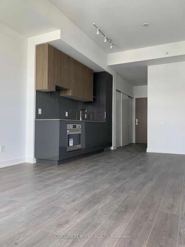 Property Photo: 161 Roehampton Avenue 909 ON M4P 0C8