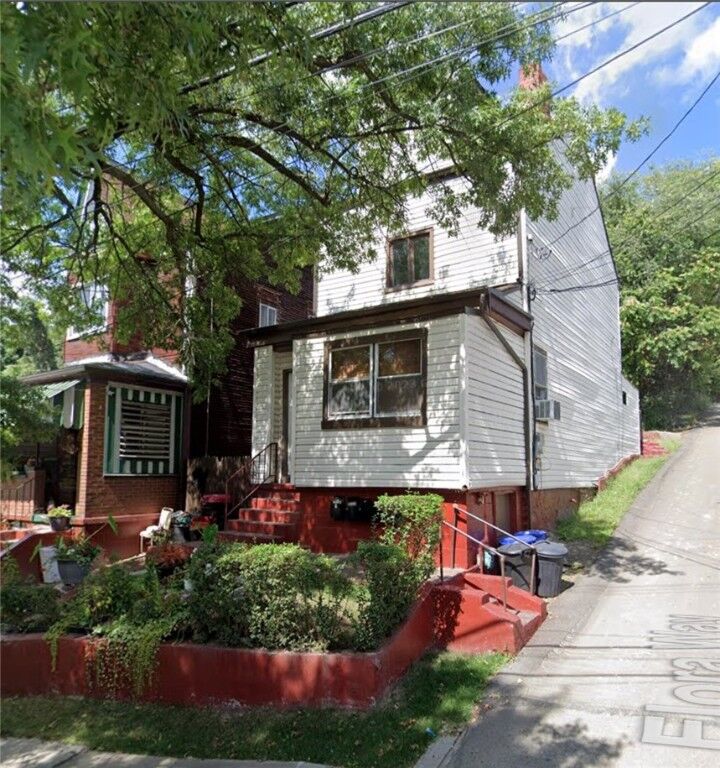 5365 Hillcrest St  Garfield PA 15224 photo