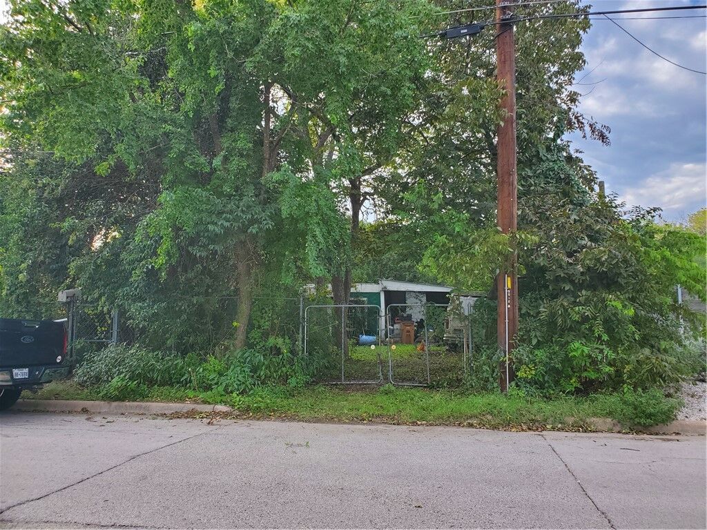 Property Photo: 5512 Joe Sayers Avenue TX 78756