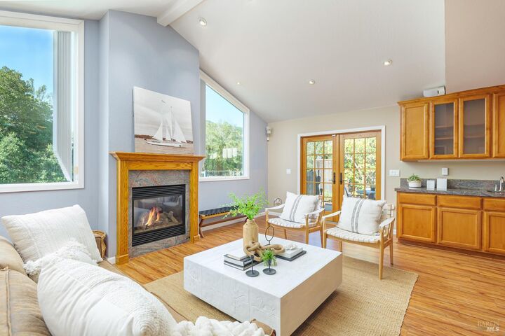 Property Photo:  92 Upper Oak Drive  CA 94903 