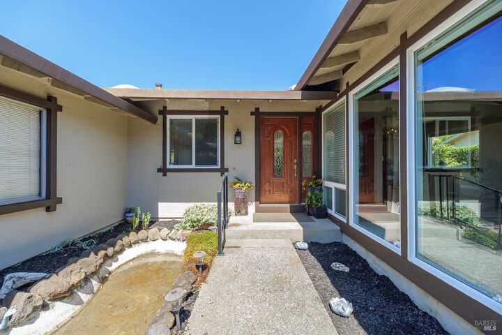 Property Photo:  92 Upper Oak Drive  CA 94903 