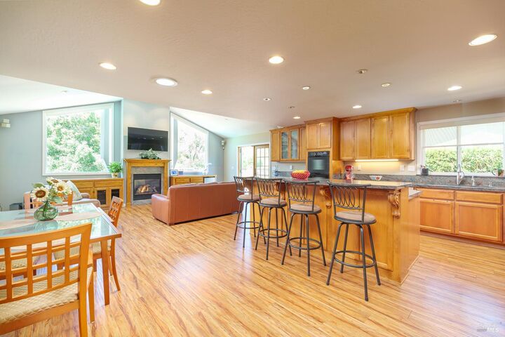 Property Photo:  92 Upper Oak Drive  CA 94903 