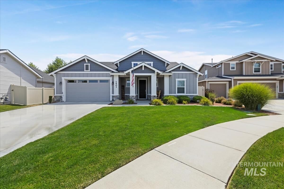 Property Photo: 1401 E Strauss Dr ID 83646