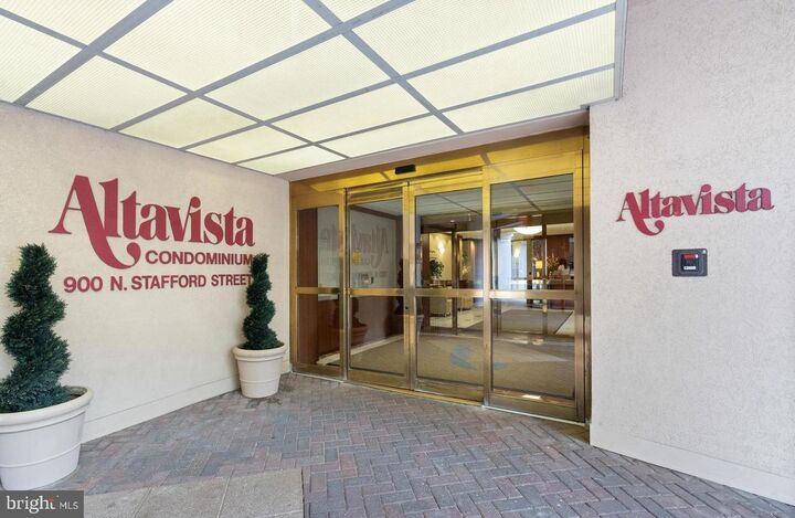 Property Photo: 900 N Stafford Street 1815 VA 22203