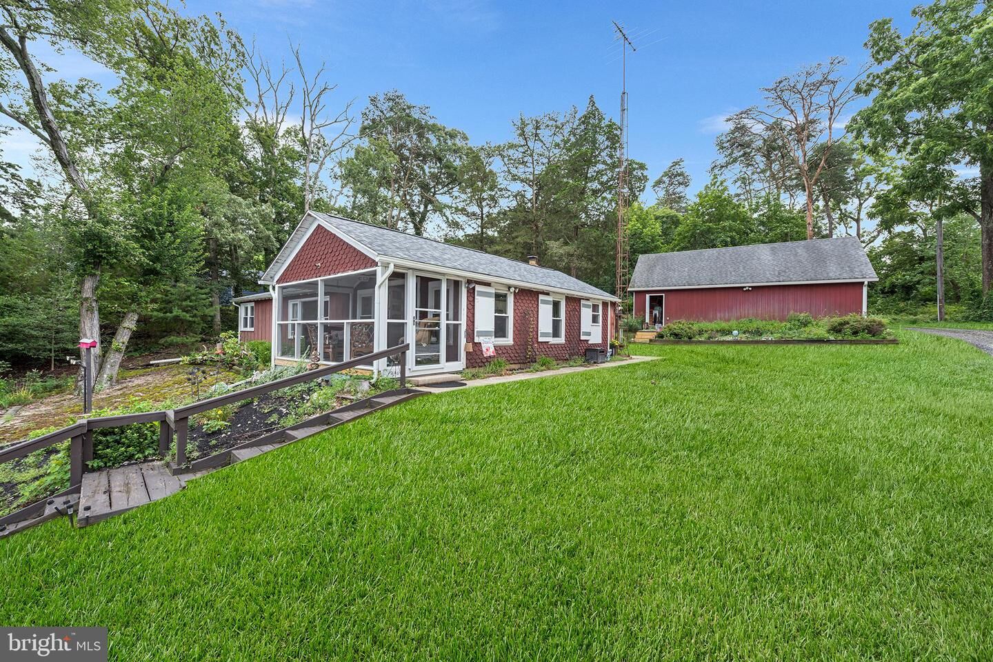 Property Photo:  6 Spruce Lane  NJ 08302 