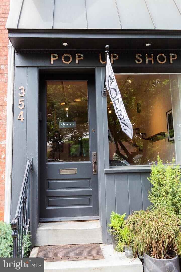 Property Photo:  354 N Queen Street  PA 17603 