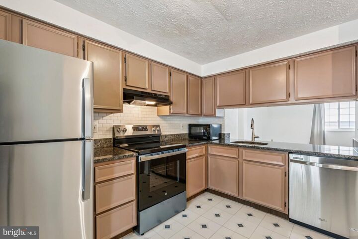 Property Photo:  8277 Crestmont Circle  VA 22153 