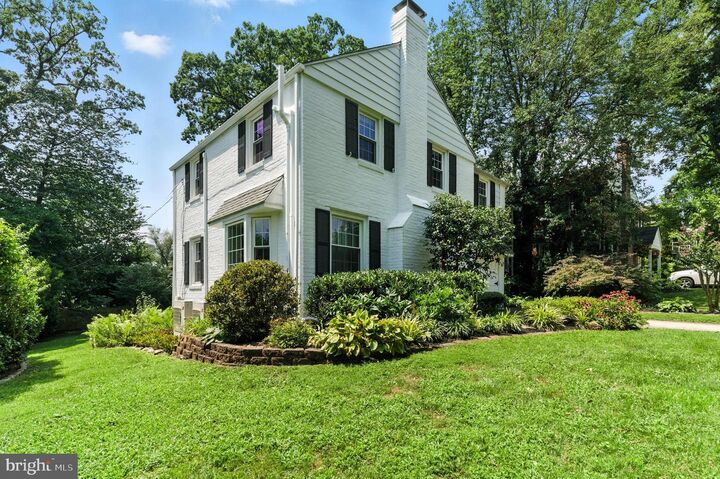 Property Photo:  520 Twin Oaks Drive  PA 19096 