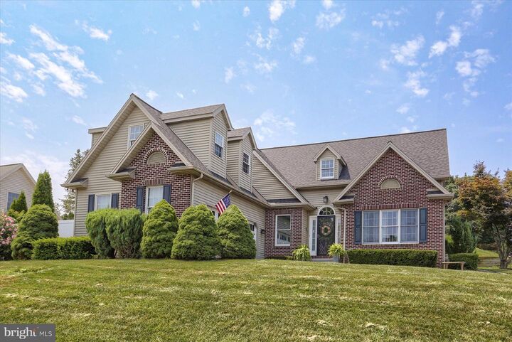 Property Photo:  2422 Rolling Hills Drive  PA 17055 