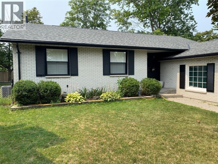 Property Photo:  949 Hay Court  ON N7S 3G6 