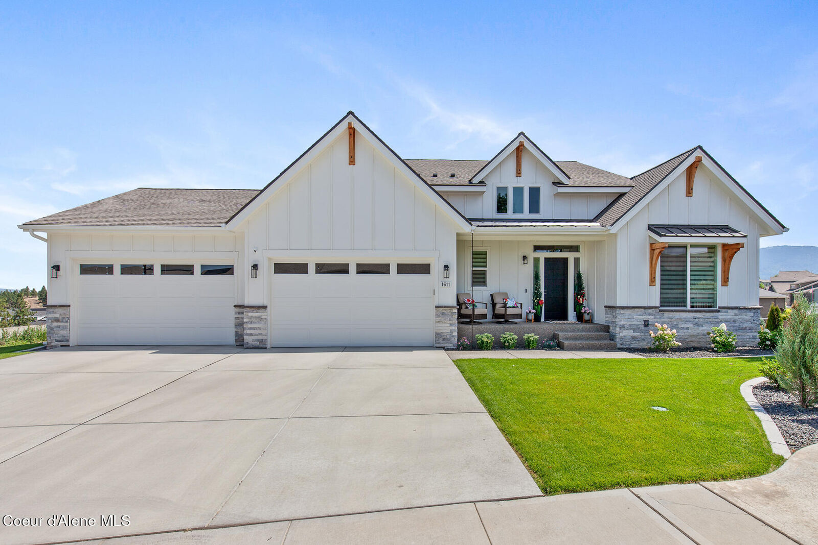 Property Photo:  1611 S Steen Ln  WA 99037 