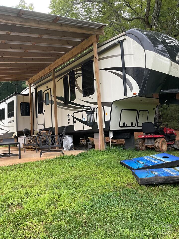 Property Photo: 332 Linville Road NC 28761
