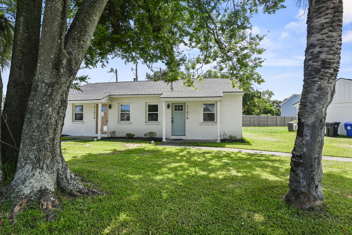 Property Photo:  3101 Azalea Drive # B  SC 29405 