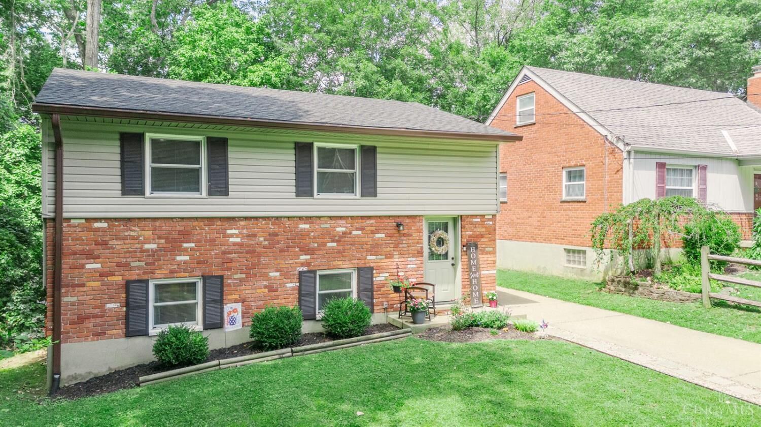 Property Photo: 1439 Verdale Drive OH 45230