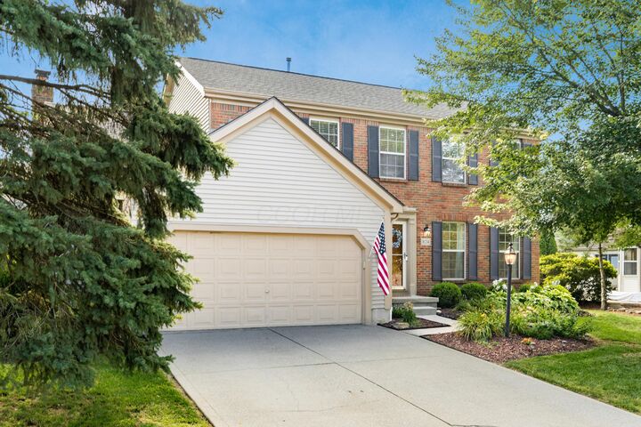 Property Photo:  824 Elgin Circle  OH 43147 