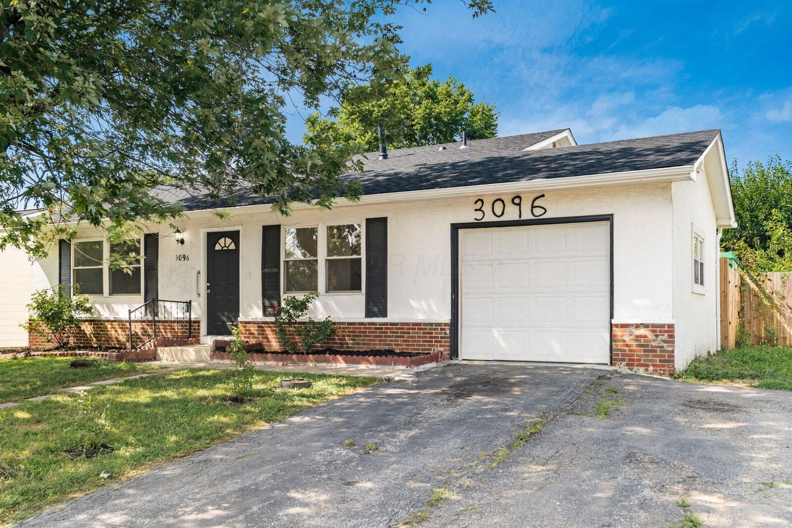 Property Photo: 3096 Chelford Drive OH 43219