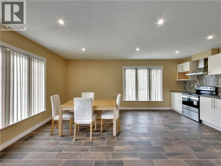 Photo de la propriété:  759 Rymal Road East A  ON L8W 1B6 