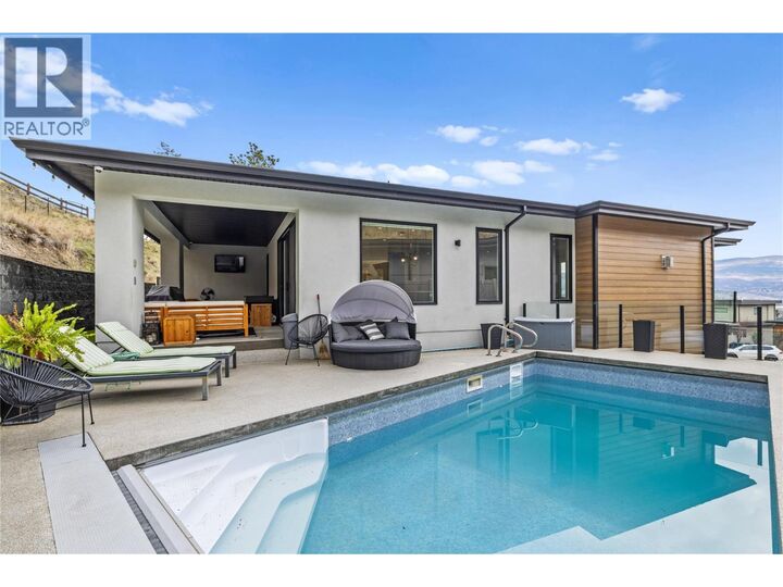 Photo de la propriété:  876 Boynton Place  BC V1V 2Y1 
