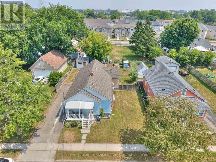Photo de la propriété:  17 Clifford Avenue  ON L3C 2C6 