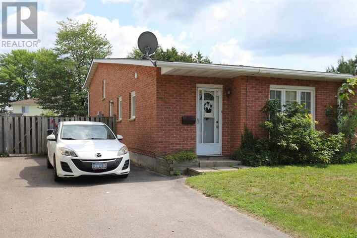 Property Photo:  43 Cambridge Pl  ON P6A 6E8 
