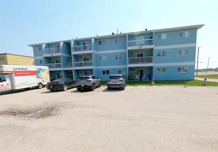 Property Photo:  92 Fifth Street South  MB R0E 0C0 