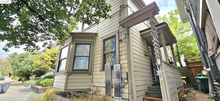 Property Photo: 2308 Parker St CA 94704