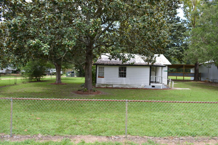 Property Photo:  4103 King Lake Road  FL 32433 